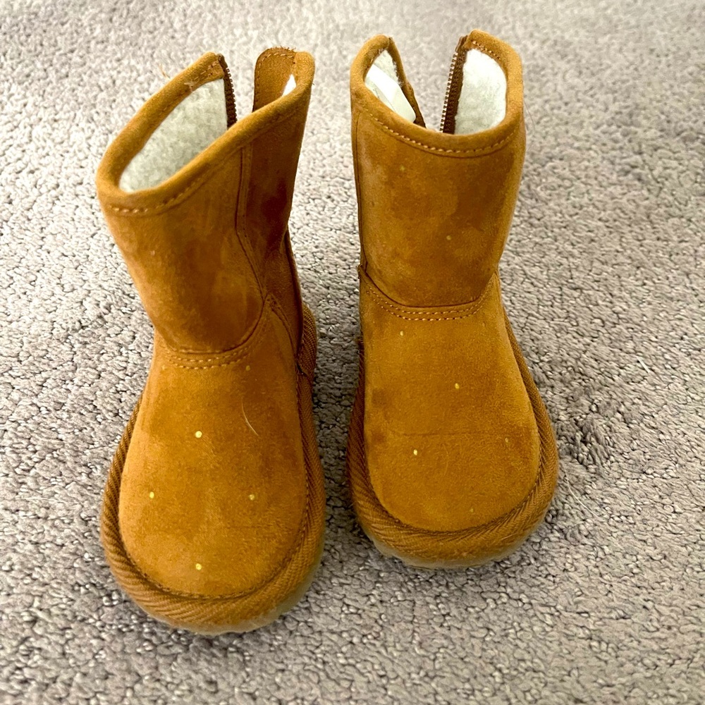 Gap Fleece Boots